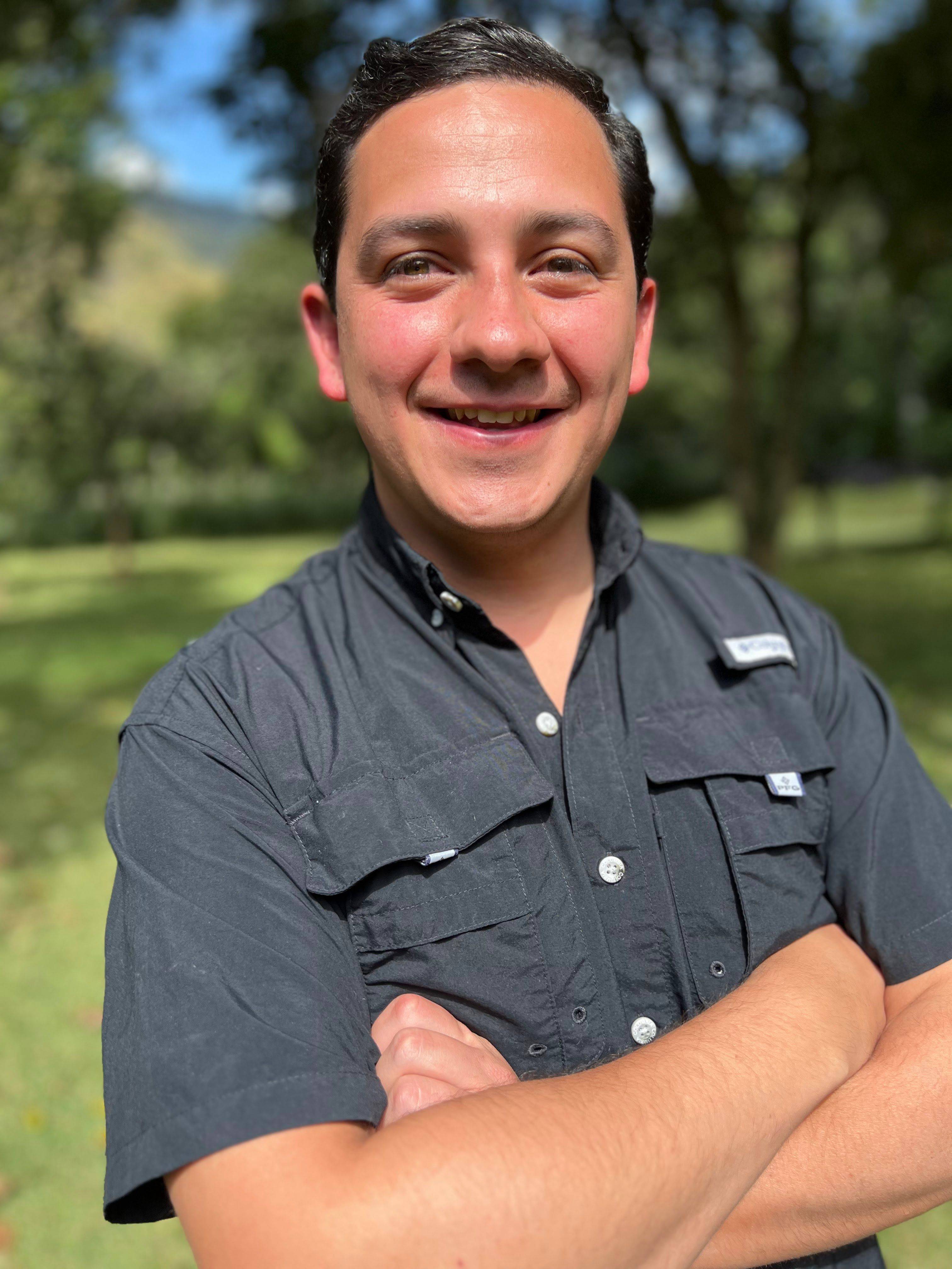 Retrato de un productor de Volcano Coffee en Finca San Juan, Antigua Guatemala.